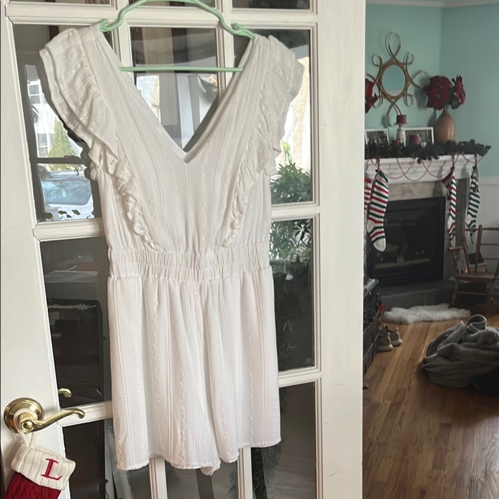 White Ruffled V-Neck Rimper